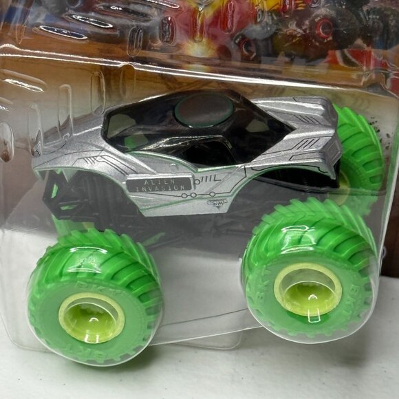 Monster Jam Alien Invasion Diecast Monster Truck Spin Master Series 7 - Picture 6 of 9